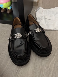 Toga Pulla 金屬飾扣厚底 Loafers 皮鞋