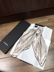Chanel 米色絲巾頭飾  beige silk scarf hair band