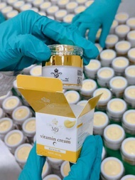 ครีม M9 Vitamin cream plus กระปุกเหลือง