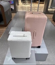 rimowa essential trunk plus size 33"