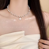 สร้อยคอโซ่ประดับมุกสร้อยคอรูปดอกคามิเลียสไตล์ฝรั่งเศสแบบใหม่สำหรับผู้หญิงคนดังในโลกไซเบอร์โซ่ไหปลาร้