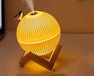 《百靈鳥夜燈迷你無線充電香薰加濕器》─白色