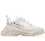 balenciaga triple s