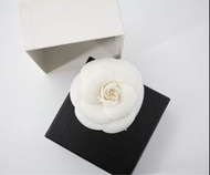 Chanel Vintage 81-85 絲綢白色山茶花胸針
