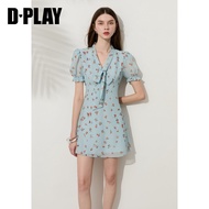 D-PLAY | ชุดเดรส A-Line คอวี แขนระบาย ลายพิมพ์ดอกไม้สีน้ำเงิน