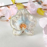 胡蝶蘭の刺繍ブローチ大