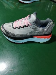Hoka One One Bondi 5