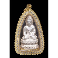 極罕重寶｜金班川藥師佛｜龍婆坤理事版 🔱 純銀鍍金｜限量58枚

📿 編號 No.42 / 佛曆 BE2557 / 鑲好意大利金防水殼


