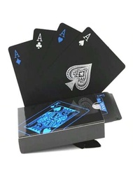 黑色塑膠撲克牌耐磨堅韌。塑膠pvc防水撲克牌用於朋友聚會、生日聚會、聖誕聚會、紓壓玩具和有趣的桌遊,具備良好的可回縮彈性,塑膠質地可防水。紅色和藍色紙牌式三人扑克牌是通用和有趣的牌類遊戲,可以與朋友一起解鎖新的玩法
