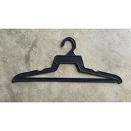 Plastic hanger (42.5cm long)