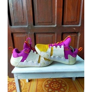 Basketball shoes Size 42