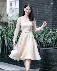 PD888-Charming-Dress-in-Champange เดรสสุดหรู ช่วงเสื้อเป็นลูกไม้คอปาด แขนยาวซับในด้วยผ้าซาตินเนื้อดี