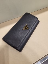 英國代購 英國outlet Prada Leather long wallet black 長銀包 水波紋 真皮 皮革 金三角 logo 掀蓋銀包 卡片 證件 八達通 黑色 名牌 返工 返學 高貴 優