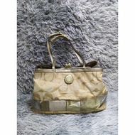 Kiss Lock Light Gold Strap Shoulder Bag