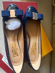 Salvatore Ferragamo 蝴蝶結漆皮鞋