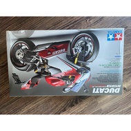 MÔ HÌNH XE DUCATI 1199 PANIGALE S TRICOLORE 1/12 - TAMIYA 14132