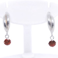 二手 14K 白金葉子圖案耳環，約 0.5 克。