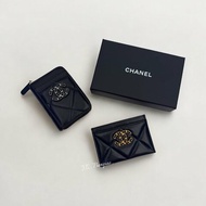CHANEL 19系列黑銀小羊皮拉鍊卡片零錢包AP2701