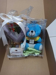 Hampers Boneka Wisuda & Buket Bunga / Kado Wisuda Tas Mika dan Buket Bunga / Hadiah Wisuda Kelulusan