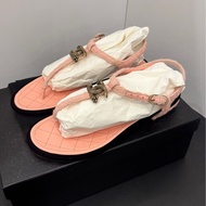 99新 香奈兒/chanel 粉色夾趾涼拖鞋 35碼 附件：塵袋