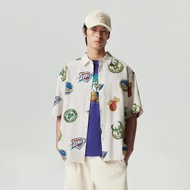 Jack Jones | เสื้อยืดผู้ชายร่วมกับ NBA พริ้นต์โลโก้ทั้งตัว คอสวมสบาย
