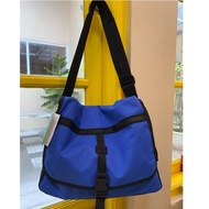 preloved. like new. authentic Benetton tas olahraga / gym /travel.