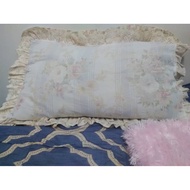 Sarung Bantal Bundle (Warna Lembut dan Lace Warna Kuning Cair)