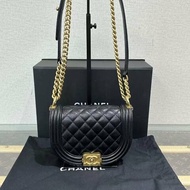 ✨CHANEL 黑金牛皮Leboy半月鍊條包 18*12*6  99新配件盒子塵袋
