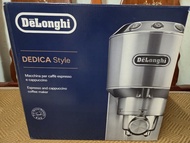 DeLonghi Dedica Style 咖啡機 EC685.M