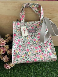 กระเป๋า ลายดอกไม้ สีชมพู Cath Kidston มีสายสะพาย ปรับความยาวได้