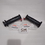 Right hand grip Kiri Xeon Mio GT J soul GT Force FI Xride 115 44D-F6240-00 44D-F6241-00 genuine orig