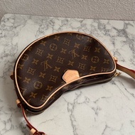 LV M46828花紋豌豆斜背包pm