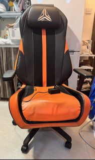 OSIM uThrone 電競按摩椅