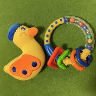 嬰幼兒安撫玩具 Lucky Baby 多功能固齒器手搖鈴鐺+黃色小鴨沙包布偶@ C296