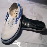 Genuine cheap soccer shoes, Warrior boat shoes