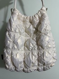 Carlyn白色雲朵包