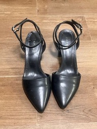 DAPHNE 黑色高跟鞋