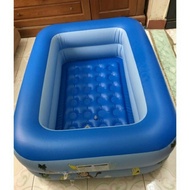 Beautiful big 3-storey m8 swimming pool, comfortable 2-3 children to play