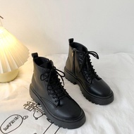 Dr. Martens Boots รองเท้าบู๊ทส์แพลตฟอร์มข้อสั้นสไตล์อังกฤษสําหรับผู้หญิง Nini