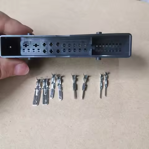 38 Pin/Way Male Sound System Amplifier Sound System Amplifier Plug Connector With Terminal For VW Au