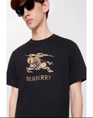 BURBERRY 男裝 正品 💥VIP限時優惠💥 短袖純棉T恤 格仔戰馬圖案 全新只有一批賣完冇補貨 (👉官網售約HK5100) 👉黑色/白色 S-2XL🩷查詢更多實物圖片/瀏覽更多本店靚貨品請PM🩷