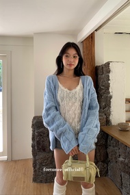 ❣Fortunee ❣เสื้อคาร์ดิแกนถักไหมพรมสไตล์เรียบง่ายสีฟ้าอ่อน ลายถักแบบเกลียว ทรงหลวม คอวี
