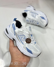 รุ่นNB 530 (Sz.30-36EU) แนะนำเผื่อ 1 ไซส์ สีขาวกกรมท่า เหมาะสำหรับเด็ก ใส่สบาย นุ่มเท้า V67D01