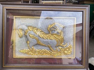 ปี่เซียะ สิงห์ กรอบรูป ดุลโลหะ ลงทอง พร้อมกรอบ แกะสลัก แผ่นโลหะ สินค้าotop งานแฮนเมด หัตถศิลป์ล้านนา