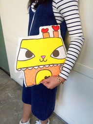 香港設計原創自家品牌愛心工廠貓屋手繪手製cushion公仔玩偶抱抱攬枕擺設