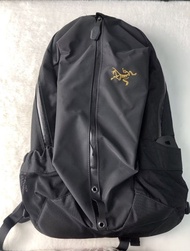 Arcteryx Arro 22 黑金色背囊