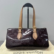 LV 漆皮手提肩背三角包32*16*13 98新配件塵袋