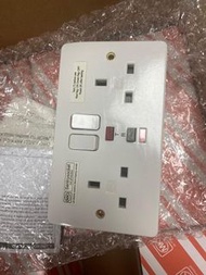MK K6233WHI 13A有開關孖位RCD蘇 30mA