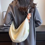 INS Dumpling Bag Shoulder Bag Men's Idle Style Messenger Bag Casual Korean Travel Bag School Bag for College Students Women's Fashion