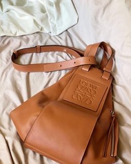 Loewe 稀有大Logo吊床包 Large Hammock Bag Tan